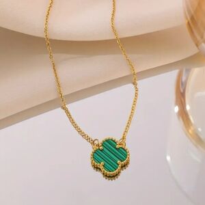 Two-sided four-leaf clover necklace for women